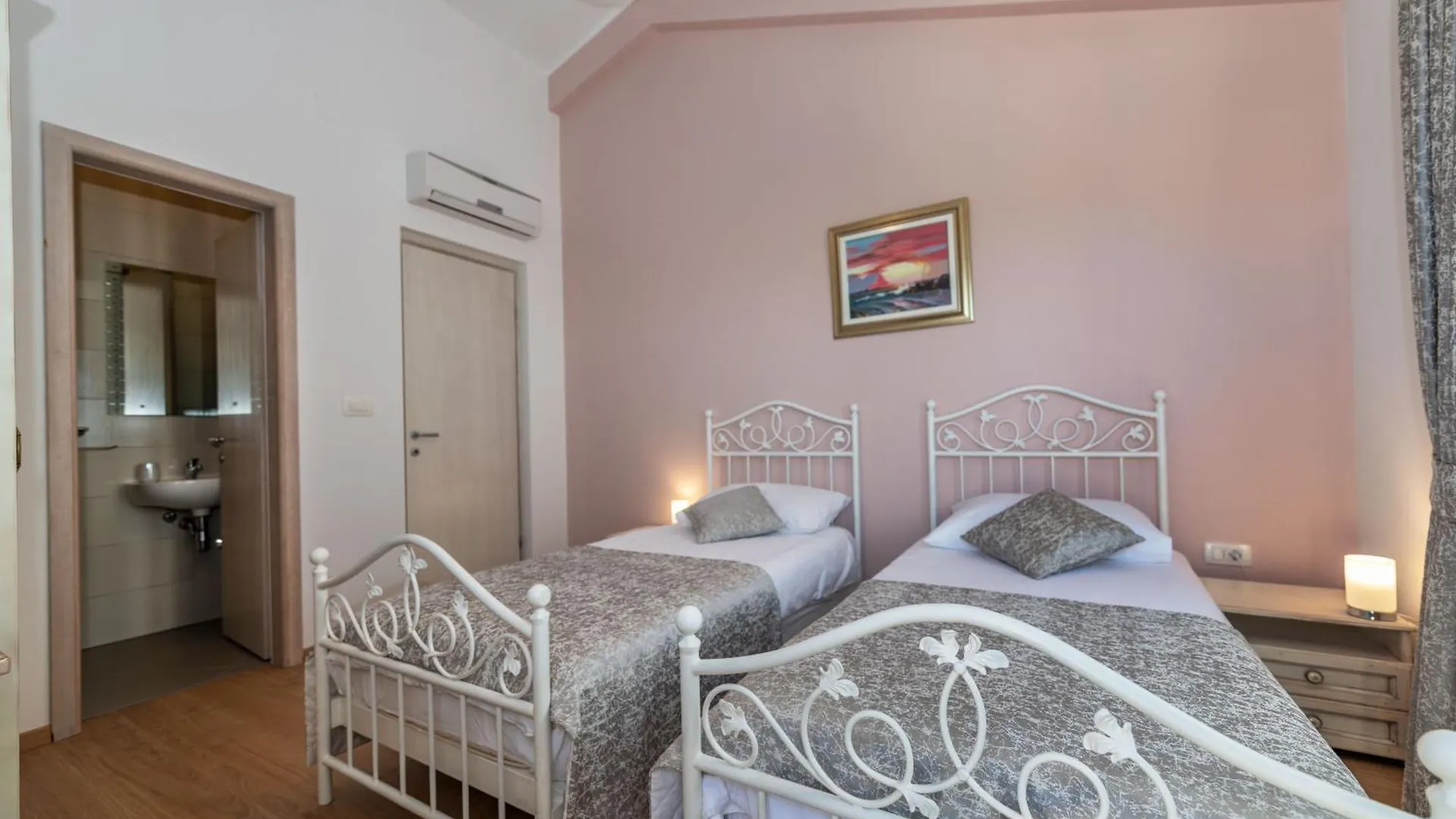 Villa Lavanda, A Luxury Villa With Private Pool, 2Km To Beach Ubasico