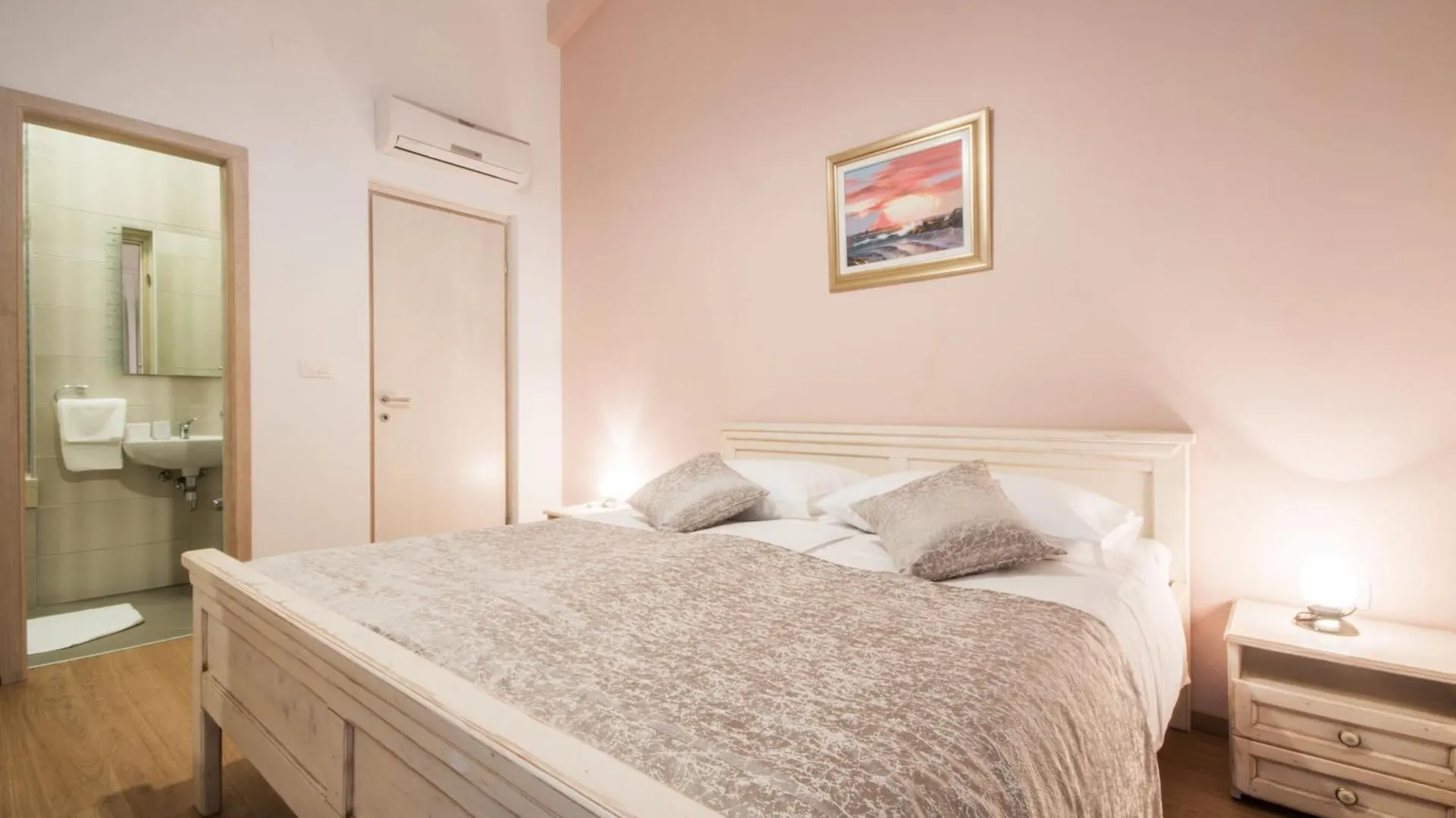Villa Lavanda, A Luxury Villa With Private Pool, 2Km To Beach Ubasico Holiday home